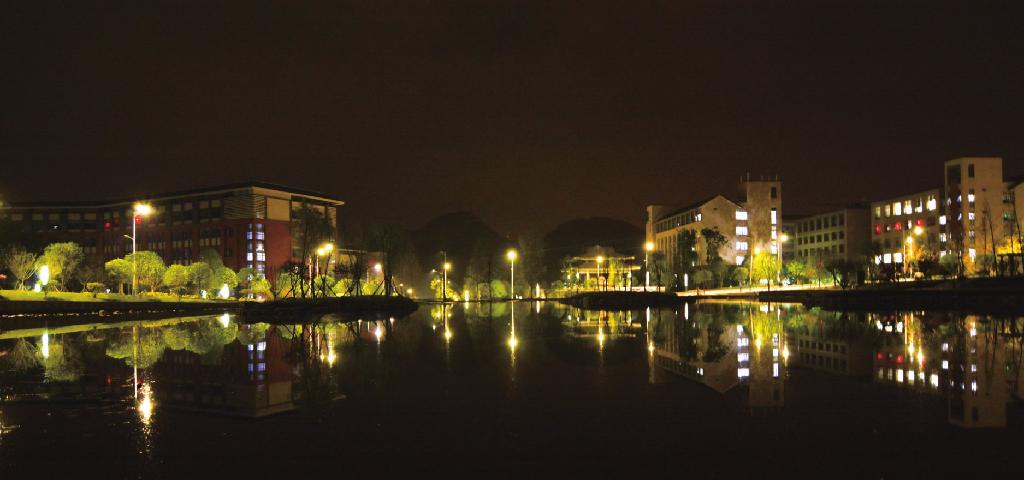 漫步在贵师大的夜晚-贵州师范大学